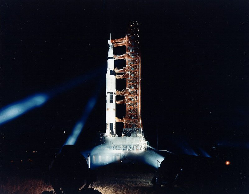 Illustration for article titled Amazing photos from NASA's vaults show how they assembled Apollo 11